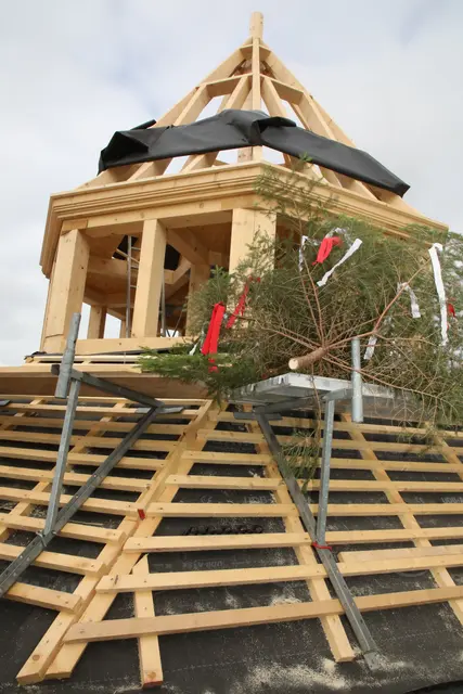 Der Turm ist nun mit 38 Metern um ganze 15 Meter höher als nach der kriegsbedingten Zerstörung. | Foto: Jürgen Friedrich