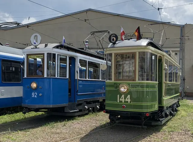 Beide Zeppelinwagen bei ihrer Vorstellung in Krakau im Juni 2025.
 | Foto: © VAG - Thomas Kübler