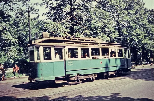 1965: Der Zeppelinwagen dreht in Nürnbergs Partnerstadt Krakau seine Runden. 
 | Foto: © Archiv Freunde der Nürnberg-Fürther Straßenbahn e.V.