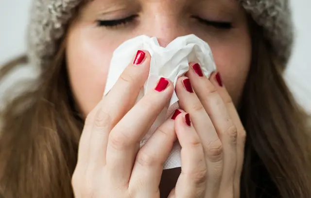 Die Zahl der Atemwegserkrankungen in Bayern hat zugenommen - vor allem Corona-Infektionen sind auf dem Vormarsch. | Foto: Christina Sabrowsky/dpa (Symbolbild)