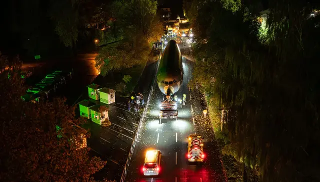 Innerhalb von drei Nächten wurde der Flieger zum Safaripark in der Südheide gebracht. | Foto: Philipp Schulze/dpa