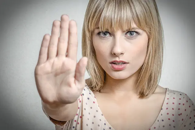 Das Nein dieser Frau ist eindeutig. Daran haben sich auch Freund, Ehemann oder Partner zu halten. | Foto: DDRockstar-stock.adobe.com (Symbolbild)