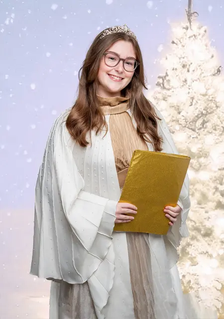 Violet Walter ist das neue Oberasbacher Christkind und wird in den kommenden zwei Jahren das himmlische Amt für die Stadt Oberasbach übernehmen! | Foto: © fotograf-IN Ricarda Hager