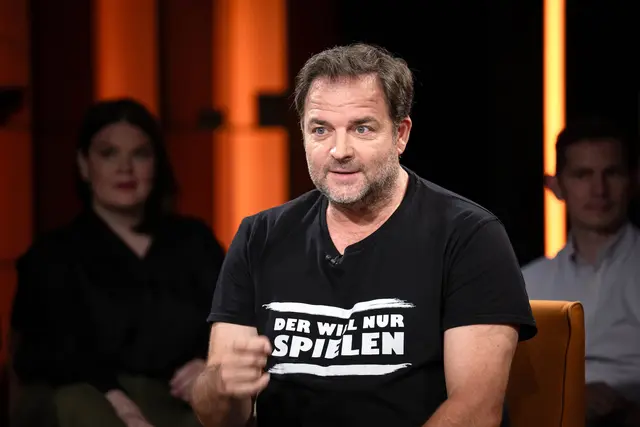 Hundeexperte Martin Rütter hat seine letzte Tour angekündigt.  | Foto: Sina Schuldt/dpa