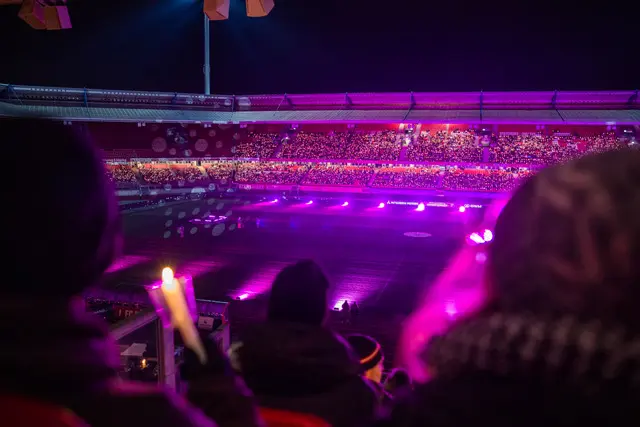 Am Montag, 22. Dezember 2025, werden wieder Tausende zusammen Weihnachtslieder im „Achteck“ singen und für das größte Lichtermeer Nürnbergs sorgen. Es ist die mittlerweile achte Auflage der vorweihnachtlichen Veranstaltung.  | Foto: Stadion Nürnberg Max-Morlock-Platz Betriebs-GmbH