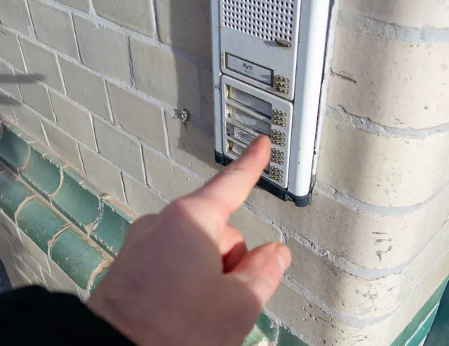 Die Betrüger machen nach einer Zeitungsannonce "Hausbesuche". | Foto: Animaflora PicsStock-stock.adobe.com (Symbolbild)