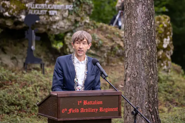 Der Pegnitzer Bürgermeister Wolfgang Nierhoff appelliert an die Menschen, Konflikte verbal zu klären. (Archivbild)

 | Foto: Daniel Karmann/dpa