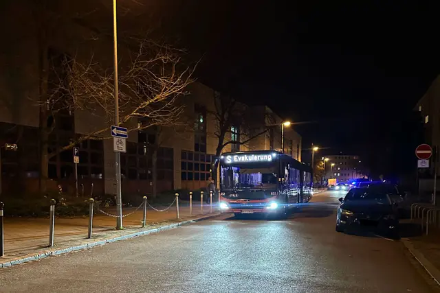 Die bislang größte Evakuierungsmaßnahme in Nürnberg nach einem Bombenfund läuft auf Hochtouren.  | Foto: Stadt Nürnberg