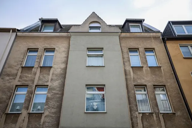 In diesem Mehrfamilienhaus im Bochumer Stadtteil Hamme ereignete sich der folgenschwere Polizeieinsatz. | Foto: Christoph Reichwein/dpa
