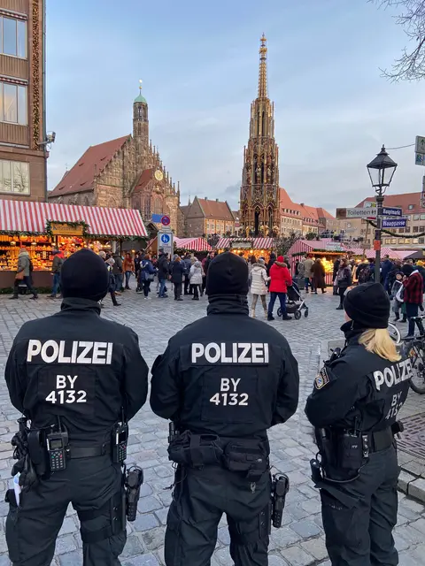 Sicherheitsmaßnahmen für den Nürnberger Christkindlesmarkt.  | Foto: Polizeipräsidium Mittelfranken