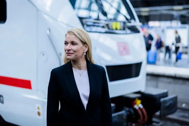 u Weihnachten wird «alles rollen, was rollen kann», sagt Bahn-Chefin Evelyn Palla mit Blick auf den Einsatz aller verfügbaren Züge. | Foto: Christoph Soeder/dpa