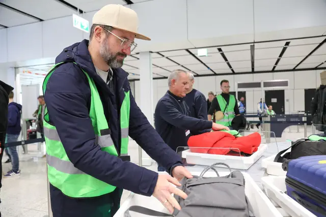 Geprüft werden alle Bereiche, vom Boarding über die Sicherheitskontrolle bis zur Gepäckausgabe. | Foto: Dominik Bartl/dpa