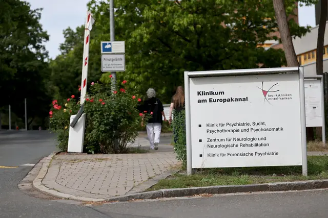 Der 34-Jährige war am 16. August von einem unbegleiteten Ausgang aus der Forensischen Psychiatrie in Erlangen nicht mehr zurückgekommen. (Archivbild) | Foto: Daniel Löb/dpa