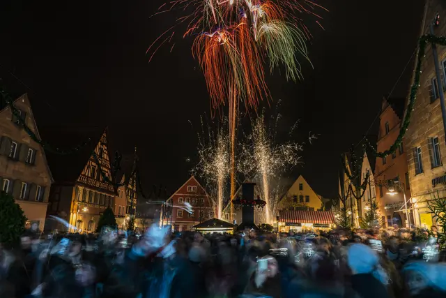 Silvesterfeuerwerk am Rother Marktplatz | Foto: Salvatore Giurdanella