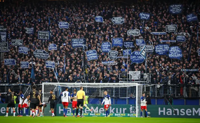 Fanproteste beim Bundesliga-Spiel Hamburger SV - VfB Stuttgart. | Foto: Christian Charisius/dpa