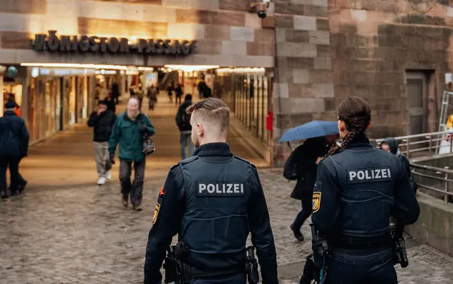 Die Polizei behält die Sicherheit rund um den Nürnberger Hauptbahnhof im Blick. | Foto: Pollizeipräsidium Mittelfranken