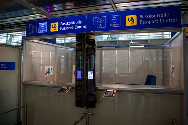 Mit den neuen EES-Terminals werden die Abläufe bei der Ausreise in Non-Schengen Länder optimiert. Auch bei der Einreise gibt es Neuerungen.  | Foto: Simon Rein / Airport Nürnberg