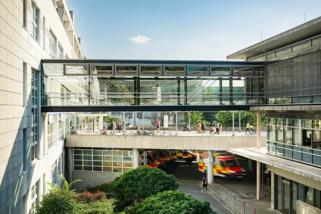 Das Klinikum Nürnberg hat wie die Klinik Hallerwiese-Cnopfsche Kinderklinik einen wichtigen Anteil
an der Versorgung von Neugeborenen, Kindern und Jugendlichen sowie Schwangeren in der Metropolregion. Am Campus Süd (Bild) entsteht derzeit ein neues Kinderklinikum mit Geburtshilfe. | Foto: Uwe Niklas / Klinikum Nürnberg