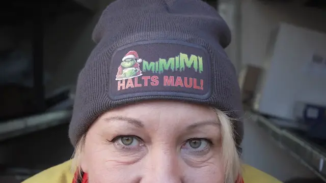 Zustellerin Kerstin Klein: «Die Arbeit hat mich echt zum Grinch gemacht.» | Foto: Manuel Genolet/dpa