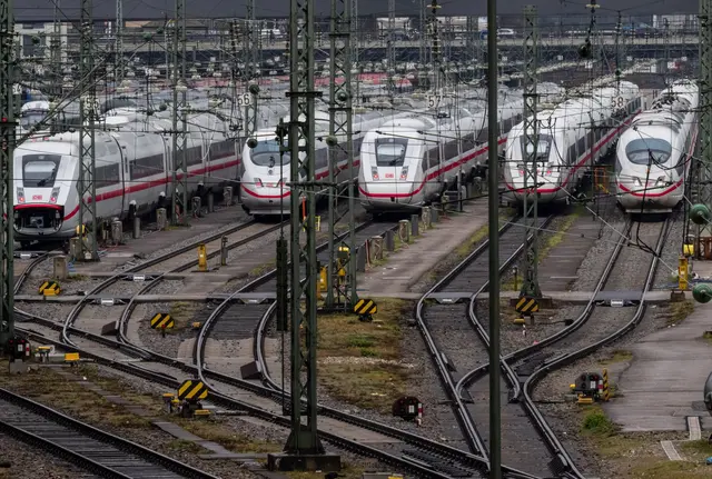 Die Bahn will zum Ferienauftakt laut einer Sprecherin «alles, was rollen kann», fahren lassen. | Foto: Peter Kneffel/dpa (Archivbild)