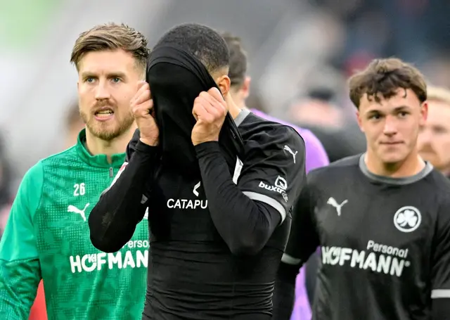 Die Fürther Hinrunde endete beim 1:2 in Düsseldorf enttäuschend: Maximilian Dietz verbirgt sein Gesicht. | Foto: Anke Waelischmiller/dpa