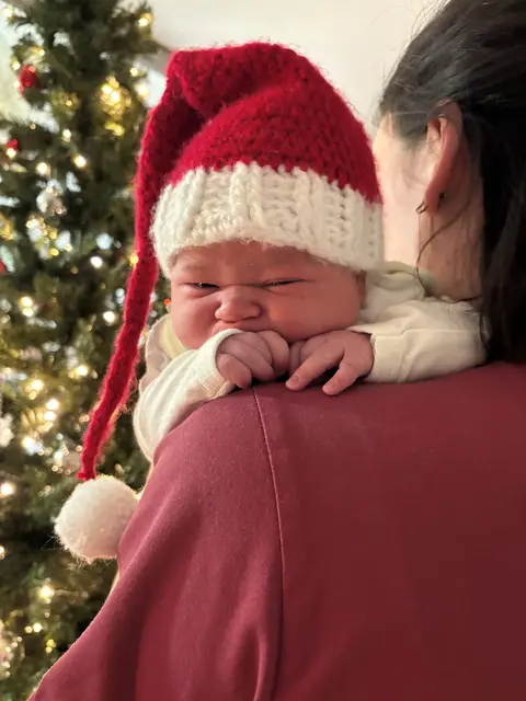 Weihnachtsbaby Mara wurde am ersten Weihnachtstag im Krankenhaus Lauf geboren. Insgesamt kamen an den Feiertagen drei Kinder in dem Krankenhaus in der Simonshofer Straße zur Welt. | Foto: Krankenhäuser Nürnberger Land GmbH