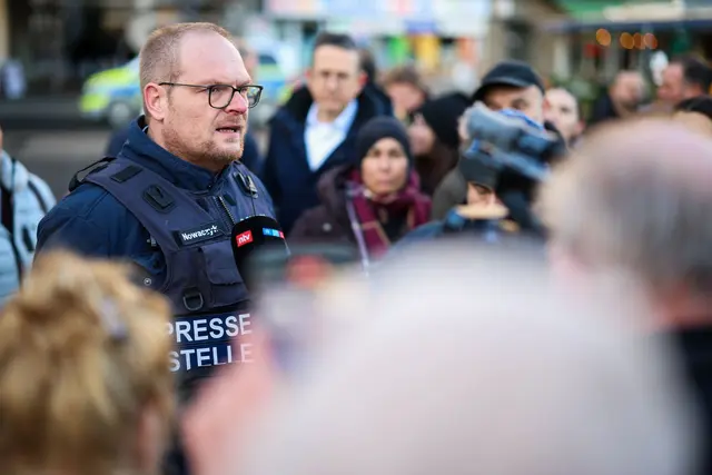 Die Ermittler prüfen Videosequenzen aus einem angrenzenden Parkhaus mit maskierten Personen und zwei Fahrzeugen. | Foto: Christoph Reichwein/dpa