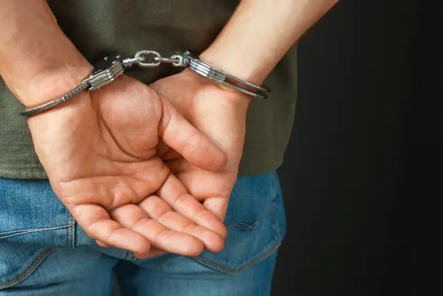 Die große Mehrheit der aktuell in Bayern Inhaftierten sind Männer. | Foto: New Africa - stock.adobe.com (Symbolbild)