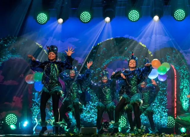 Jugendschautanz „Kolibri“ des TV Schönwald bei „Fastnacht in Franken – jung und närrisch“ 2025. | Foto: Susanne Speckner, Fastnacht-Verband Franken e.V.
