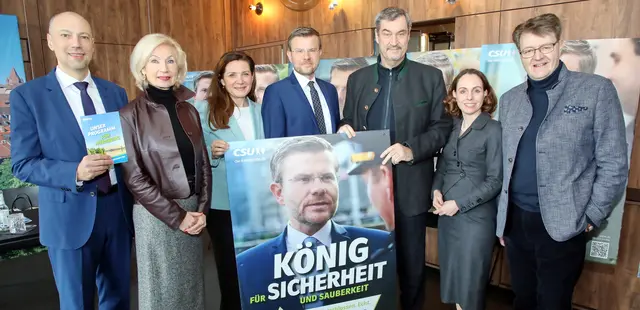 Oberbürgermeister Marcus König (Mitte) geht mit Unterstützung von Ministerpräsident Dr. Markus Söder (3.v.r.)  und seinem Team in den Wahlkampf (v.l.): Fraktionsvorsitzender Andreas Krieglstein, Bürgermeisterin Prof. Dr. Julia Lehner, Referentin für Schule &amp; Sport Cornelia Trinkl, Referentin für Wirtschaft &amp; Wissenschaft Dr. Andrea Heilmaier (2.v.r.) sowie Bezirksvorsitzender Michael Frieser, MdB.  | Foto: Jürgen Friedrich