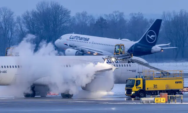 An den bayerischen Flughäfen würden wetterbedingt mehrere Flüge gestrichen. | Foto: Peter Kneffel/dpa