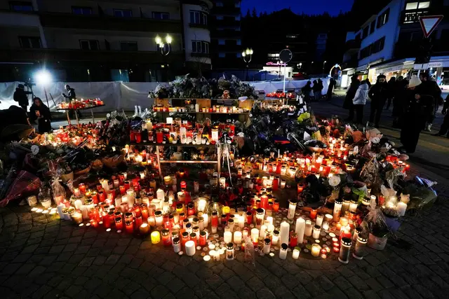 Das französische Blatt «Charlie Hebdo» erntet für eine Karikatur zu der Brandkatastrophe in der Schweiz heftige Kritik.  | Foto: Antonio Calanni/AP/dpa (Archivbild)