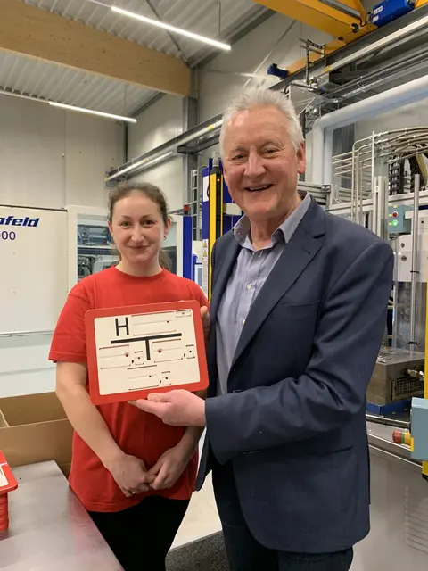 OB Thomas Jung mit Mitarbeiterin Maria Martalogu. | Foto: Stadt Fürth/Wunder