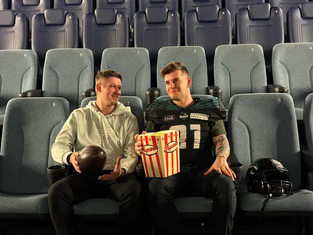 Marco Schaper (links) und Max Höfer von den Nürnberg Hawks. | Foto: Cineplex Fürth