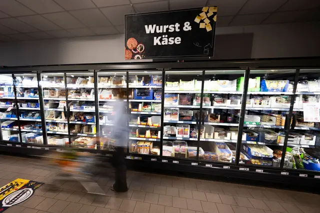 Nicht jede Preiserhöhung im Supermarkt ist offensichtlich. | Foto: Philip Dulian/dpa