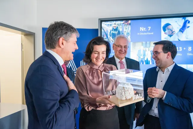 FAU-Präsident Prof. Dr. Joachim Hornegger, Bayerns Innenminister Joachim Herrmann, Bundesforschungsministerin Dorothee Bär und Bundestagsabgeordneter Dr. Konrad Körner. | Foto: Konrad Körner &amp; Team