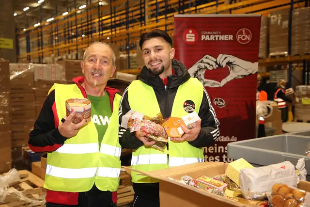 Foto: Jürgen Friedrich. Die große Charity-Aktion vom 1. FCN, Lebkuchen-Schmidt, Sparkasse Nürnberg und Umzüge Selisch.