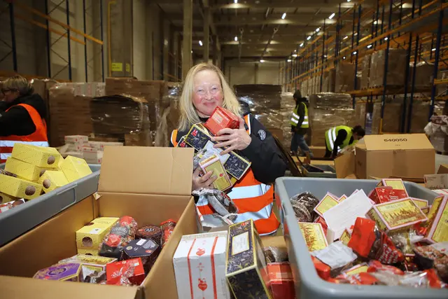 Foto: Jürgen Friedrich. Die große Charity-Aktion vom 1. FCN, Lebkuchen-Schmidt, Sparkasse Nürnberg und Umzüge Selisch.