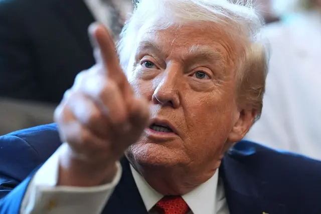 Trump setzt die Alliierten im Grönland-Konflikt mächtig unter Druck.  | Foto: Evan Vucci/AP/dpa (Archivbild)