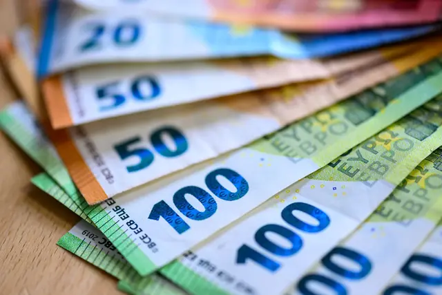 Die Mindestlohn-Erhöhung bringt vielen Menschen in Bayern mehr Geld - wie vielen ist nicht ganz klar. | Foto: Hendrik Schmidt/dpa