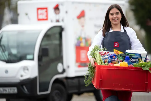 Picnic wurde in den Niederlanden gegründet. Seit 2018 gibt es den Lebensmittel-Lieferdienst, an dem Edeka beteiligt ist, auch in Deutschland. | Foto: Federico Gambarini/dpa