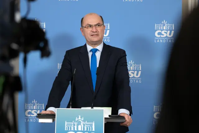 Bayerns Finanzminister Albert Füracker (CSU) fordert ebenso nachdrücklich wie bisher erfolglos eine Reform des Finanzausgleichs unter den Ländern.   | Foto: Pia Bayer/dpa (Archivbild)