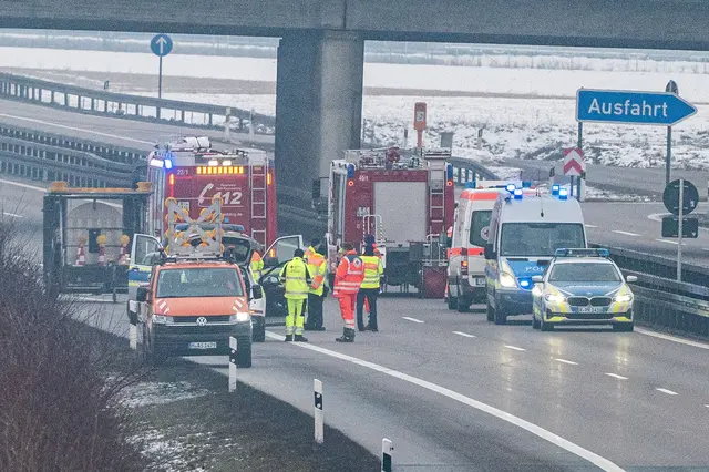 Die Autobahn 3 wurde nach dem Fund in beide Richtungen gesperrt. | Foto: Armin Weigel/dpa