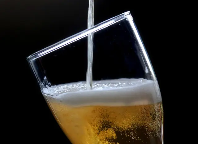 Bier läuft nicht mehr so gut. | Foto: Roland Weihrauch/dpa