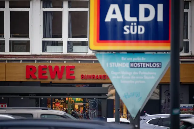 Vielerorts liegen die Filialen von Supermärkten und Discountern dicht beisammen. | Foto: Henning Kaiser/dpa