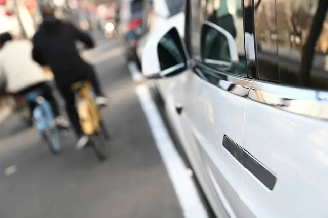 Die Türgriffe hatten bei Unfällen für Probleme gesorgt. | Foto: Johannes Neudecker/dpa