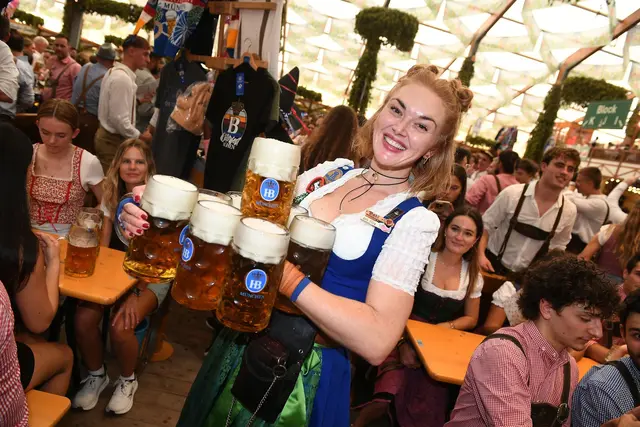 Das Bier wird alle Jahre wieder merklich teurer. (Archivbild)

 | Foto: Felix Hörhager/dpa