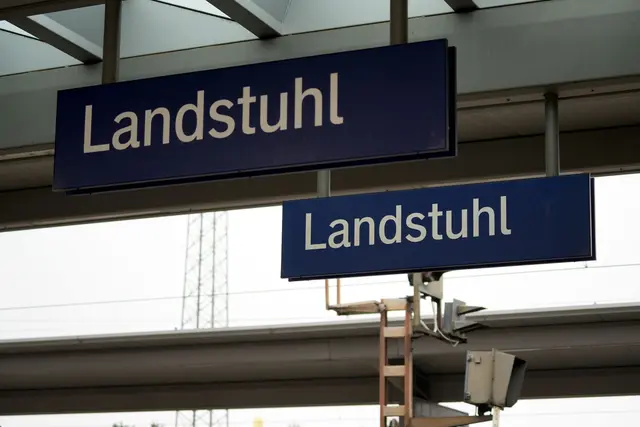 Der Angriff geschah laut Polizeiangaben, kurz nachdem dem Zug den Bahnhof Landstuhl verlassen hatte. | Foto: Patrick von Frankenberg/dpa