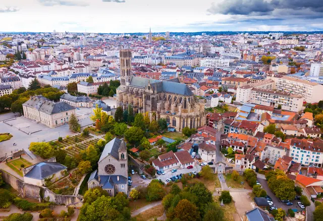 Die Kathedrale prägt das Stadtbild von Limoges. | Foto: JackF/stock.adobe.com