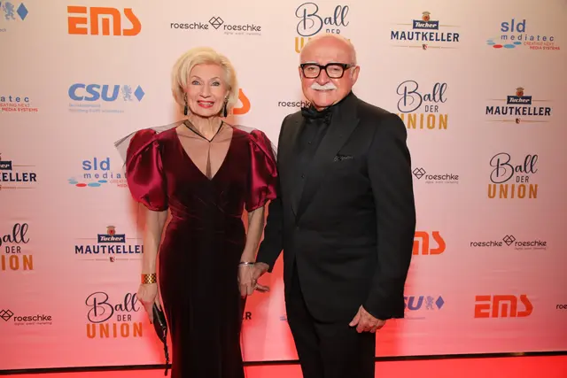 Nürnbergs Kulturbürgermeisterin Prof. Dr. Julia Lehner mit Ehemann &amp; Unternehmer Gerd Schmelzer.  | Foto: Jürgen Friedrich / Peter Budig. Impressionen vom Ball der Union 2026.